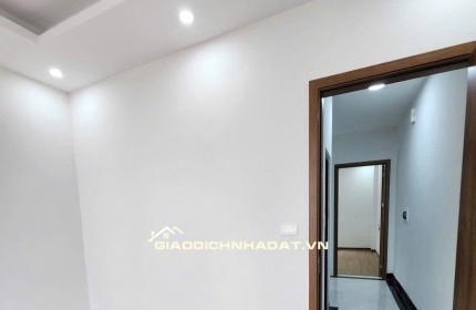 Cần bán gấp nhà Văn Miếu 46m 6 tầng, thang máy, gần ô tô hơn 12 tỷ